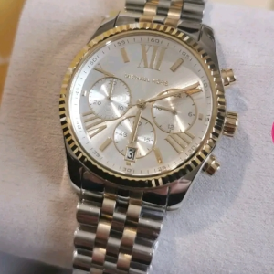 Hb - montre